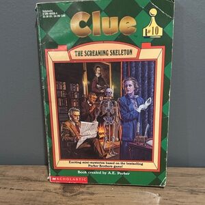 Scholastic Clue: The Screaming Skeleton - Green and Red Cover